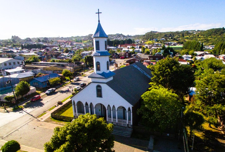 Cátedra UNESCO ICT: estudiantes participan en proyecto de restauración de Iglesias Patrimoniales en Chiloé.