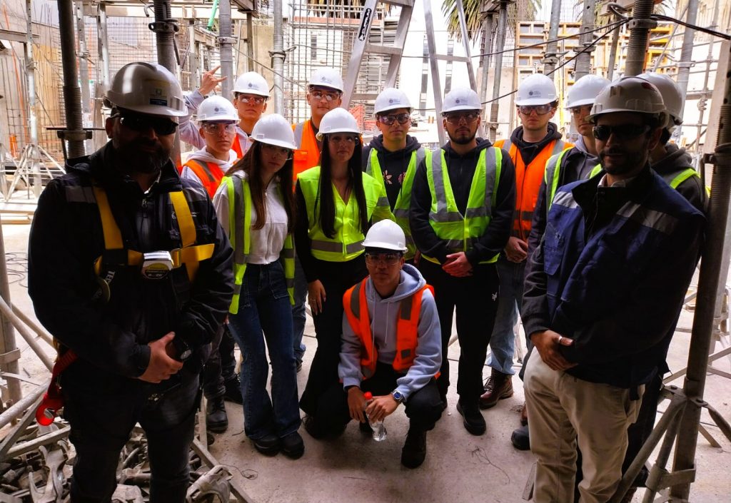 Estudiantes de Ingeniería Civil en Construcción conocen obras de nuevo edificio de la Facultad.