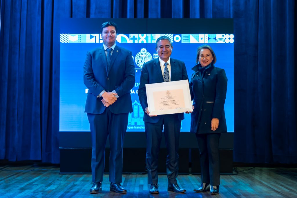 Escuela de Ingeniería de Construcción y Transporte celebra titulación de pre y postgrados.