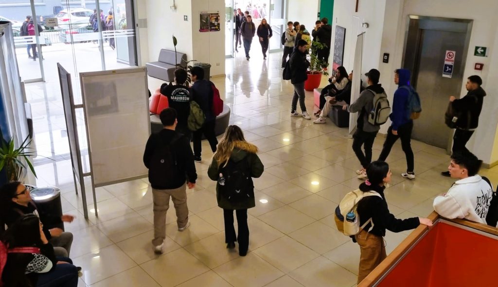 Académico ICT lidera proyecto que genera modelo de IA para detectar riesgo de deserción estudiantil.