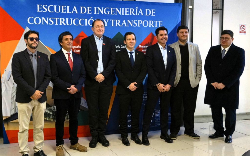 <strong>Ministro de Vivienda y Urbanismo analizó los desafíos de la reconstrucción y el desarrollo urbano en la Región de Valparaíso</strong>