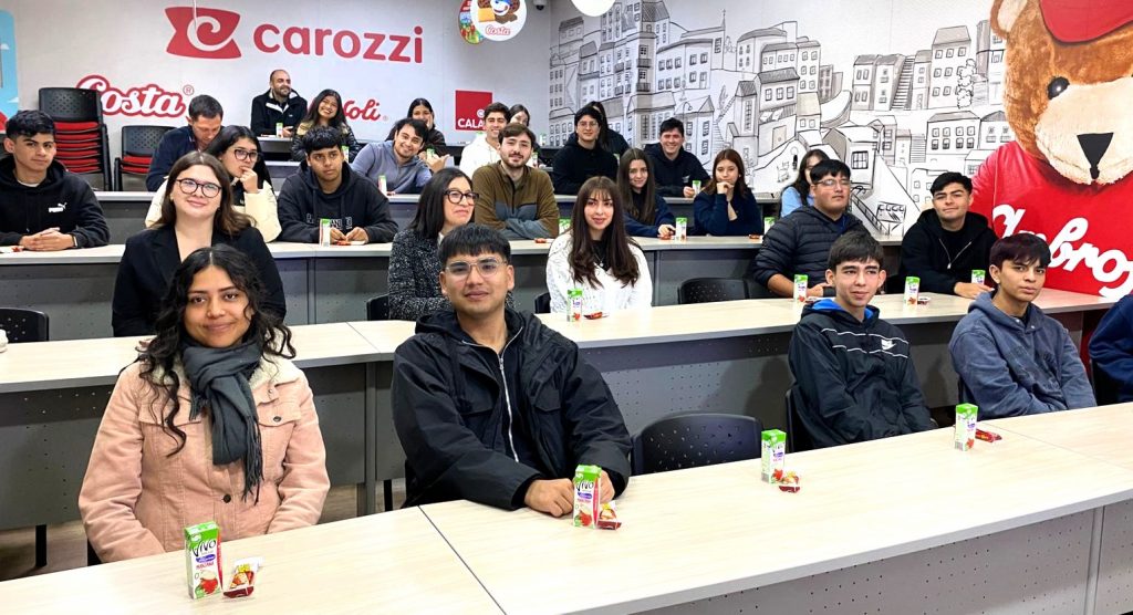 <strong>Estudiantes de Ingeniería Civil en Transporte conocieron en terreno los procesos logísticos y productivos de Carozzi</strong>